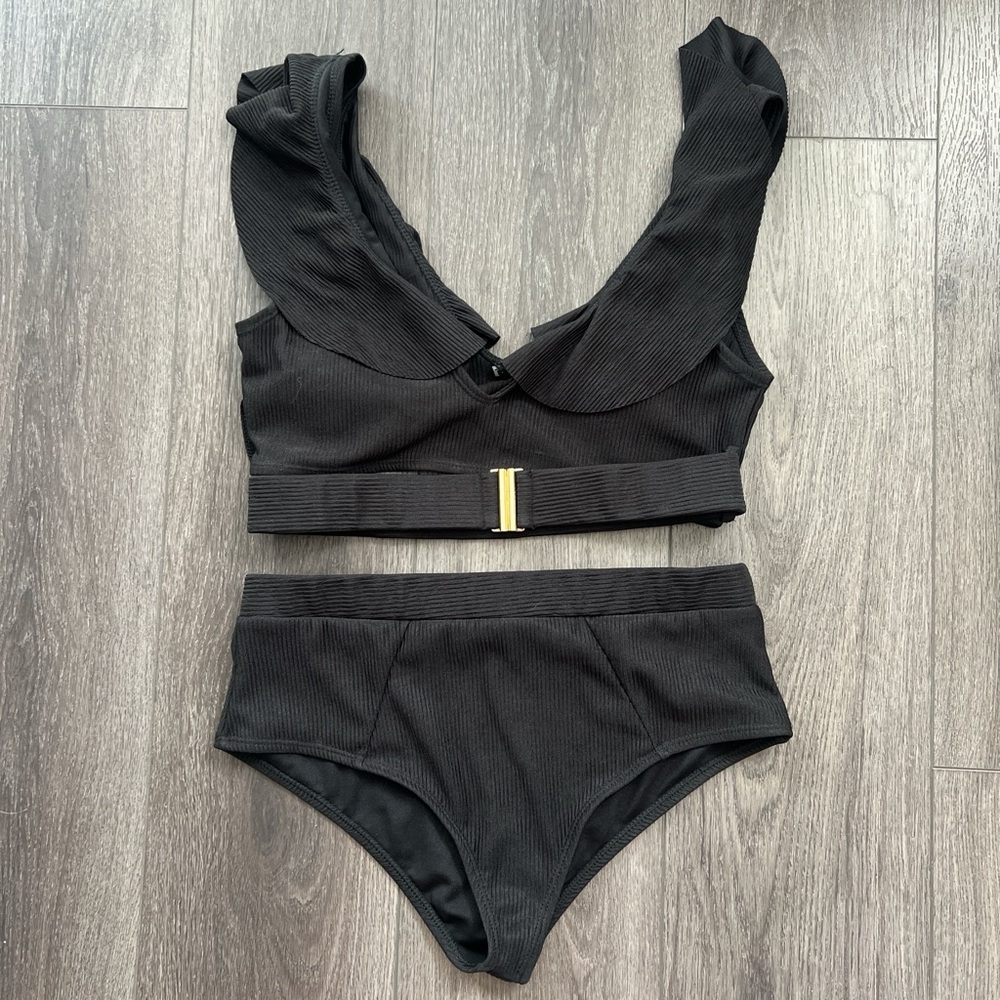 Black ruffle Ribbed Bikini Set high rise gold M